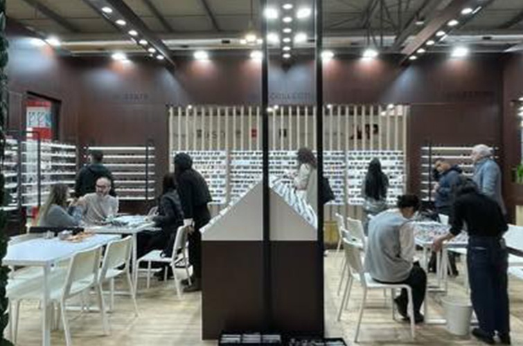 glasses manufacturer